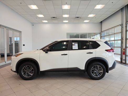 Used 2023 Nissan Rogue S AWD/4WD image 6