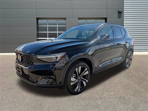 New 2026 Volvo XC40 B5 Ultra w/ Protection Package Premier image 3