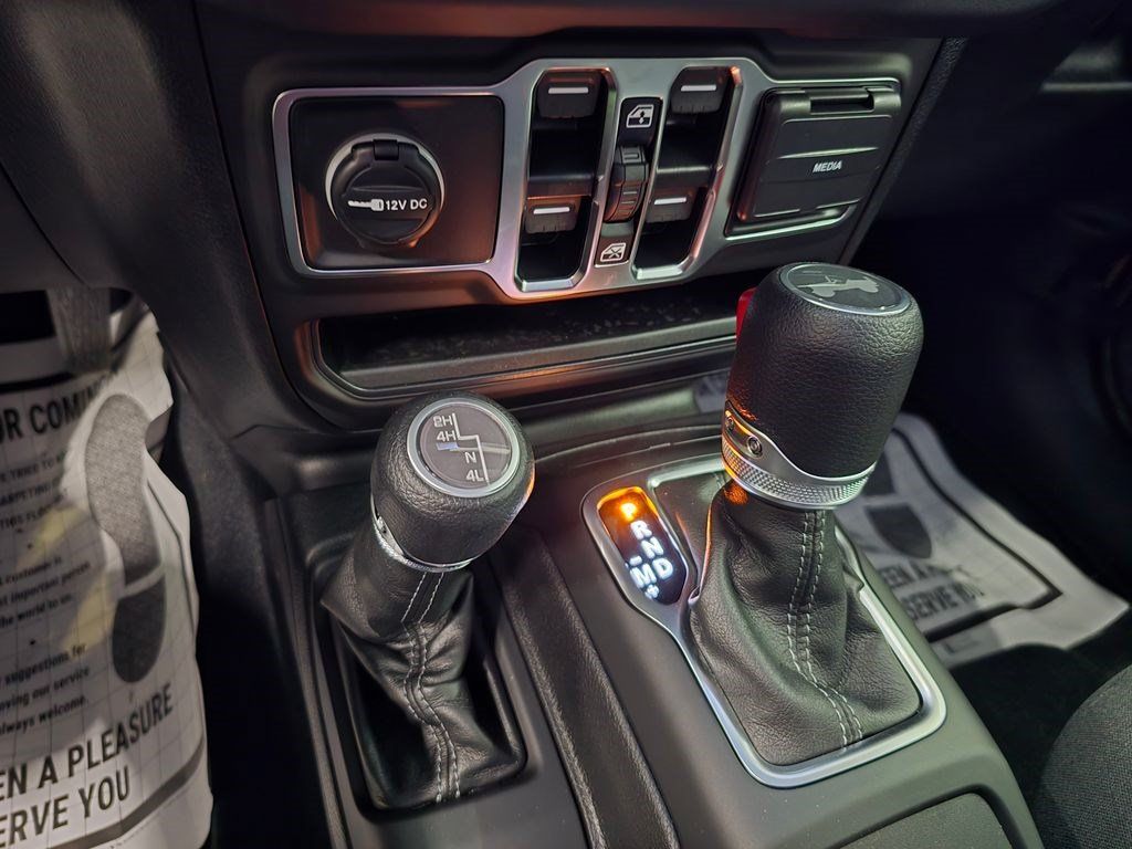 New 2025 Jeep Wrangler Unlimited Sahara AWD/4WD image 26