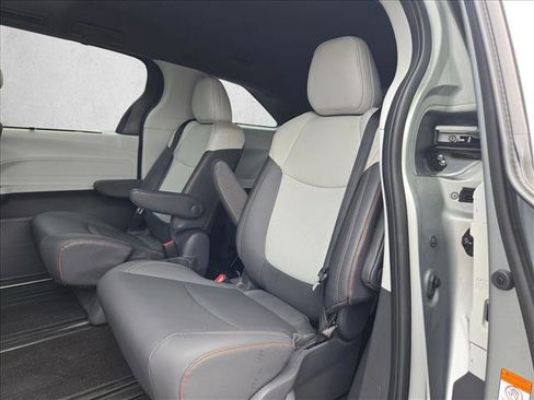 Used 2021 Toyota Sienna XSE image 18