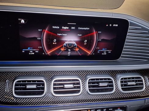 Used 2025 Mercedes-Benz GLS 63 AMG 4MATIC image 4