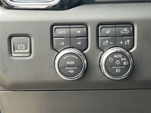 Used 2024 GMC Sierra 3500 Denali w/ Denali Reserve Package image 23