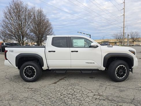 New 2025 Toyota Tacoma TRD Off-Road image 21