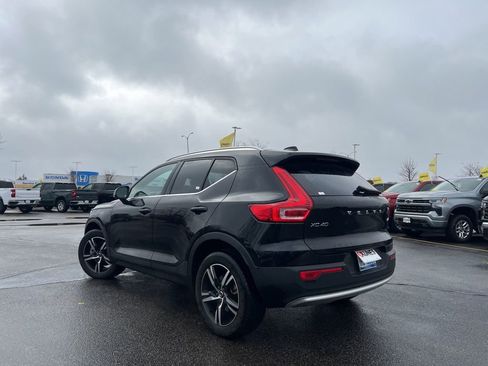 Used 2024 Volvo XC40 B5 Core image 5