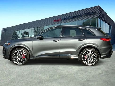 Used 2025 Audi SQ5 Prestige w/ Prestige Package AWD/4WD image 2