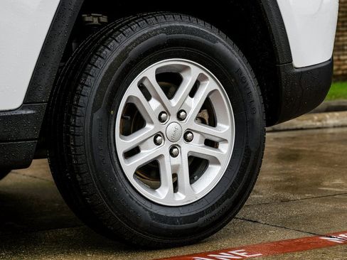 Used 2023 Jeep Grand Cherokee Laredo w/ Luxury Tech Group I image 66