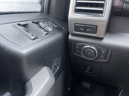 Used 2017 Ford F150 Platinum w/ Equipment Group 701A Luxury image 12