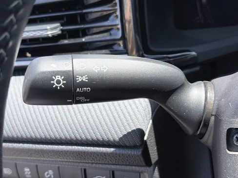 Used 2025 Toyota Camry SE FWD image 15