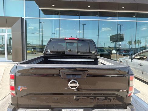 Used 2022 Nissan Frontier SV RWD image 5