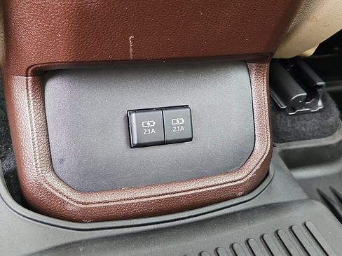 Used 2021 Toyota Highlander XLE AWD/4WD image 20