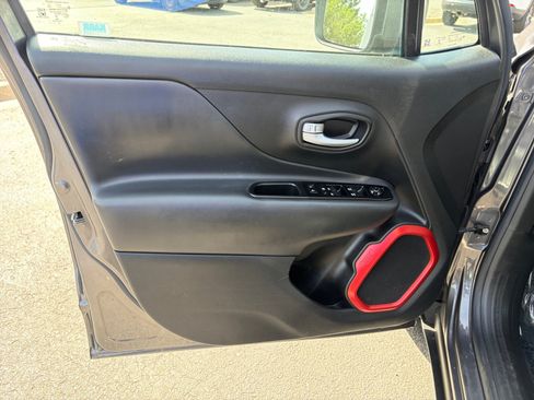 Used 2020 Jeep Renegade Trailhawk AWD/4WD image 13