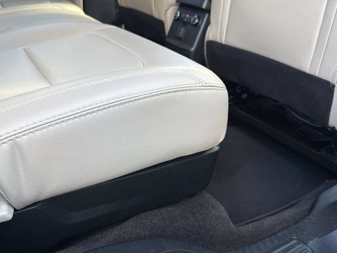 Used 2018 Ford Explorer XLT w/ Equipment Group 202A FWD image 26