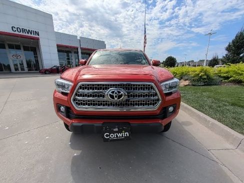 Used 2016 Toyota Tacoma TRD Off-Road w/ Towing Package AWD/4WD image 2