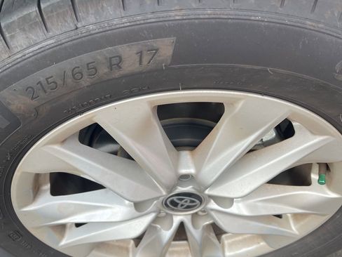 Used 2023 Toyota Corolla Cross LE image 3