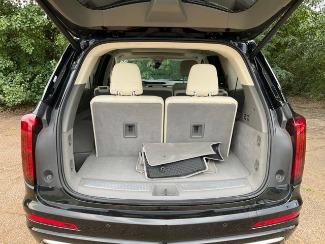 Used 2024 Cadillac XT6 Premium Luxury w/ Technology Package FWD image 20