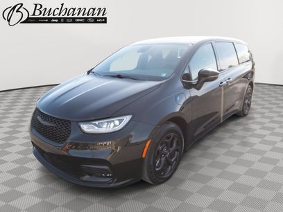 Used 2023 Chrysler Pacifica Limited w/ S Appearance Package