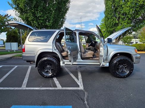Used 2002 Toyota 4Runner SR5 AWD/4WD image 24