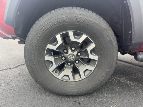 Used 2016 Toyota Tacoma TRD Off-Road image 9