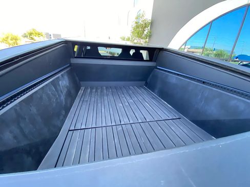 Used 2024 Tesla Cybertruck AWD Crew Cab image 39
