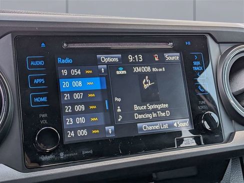 Used 2018 Toyota Tacoma TRD Off-Road AWD/4WD image 18
