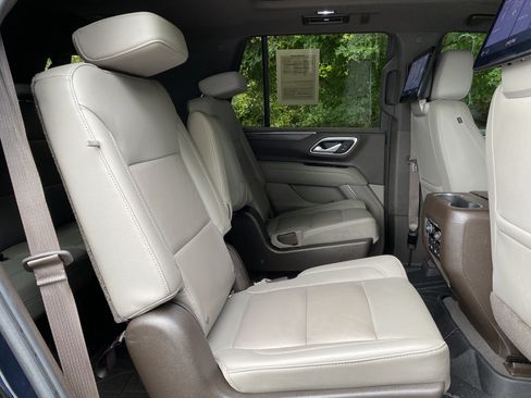 Used 2021 Chevrolet Tahoe Z71 w/ Luxury Package AWD/4WD image 37