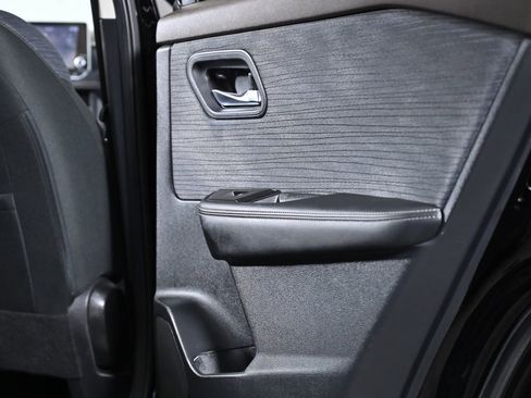 Used 2023 Nissan Rogue SV image 33