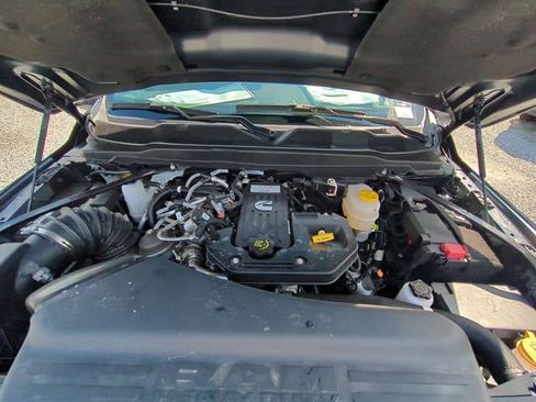 Used 2025 RAM 2500 Laramie AWD/4WD image 40
