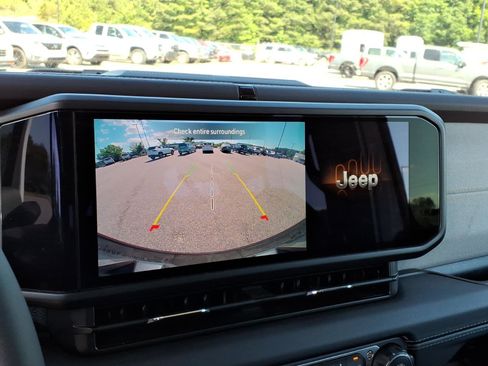 Used 2025 Jeep Wrangler Unlimited Sahara AWD/4WD image 10