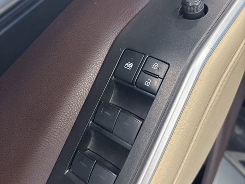 Used 2021 Toyota Highlander XLE image 7