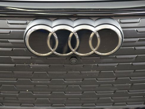 Certified 2025 Audi Q4 e-tron Premium w/ Convenience Package image 15