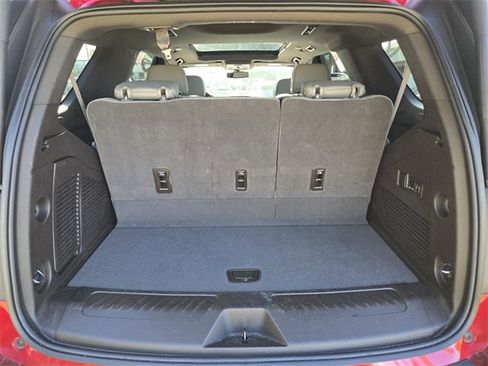 Used 2022 GMC Yukon SLT w/ SLT Premium Package image 15