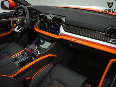 Used 2025 Lamborghini Urus SE image 19
