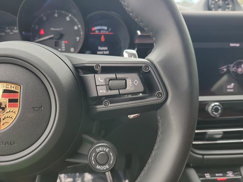 Certified 2025 Porsche Macan Turbo image 34