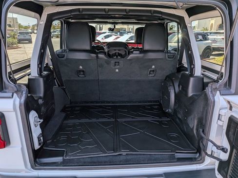 Used 2020 Jeep Wrangler Unlimited Rubicon AWD/4WD image 9