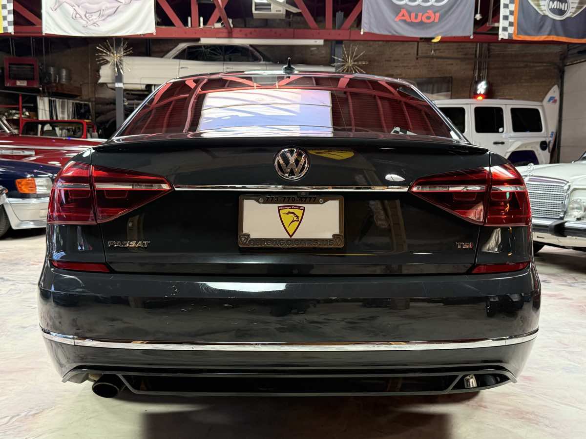 Used 2017 Volkswagen Passat 1.8T R-Line FWD image 5