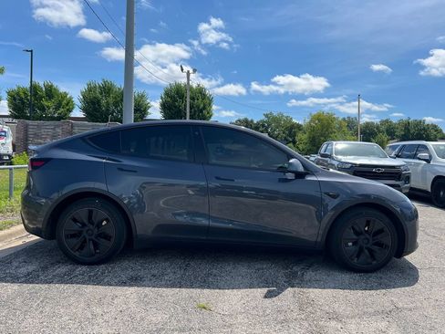 Used 2021 Tesla Model Y Long Range AWD/4WD image 2