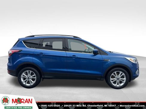 Used 2017 Ford Escape SE w/ Equipment Group 201A image 6