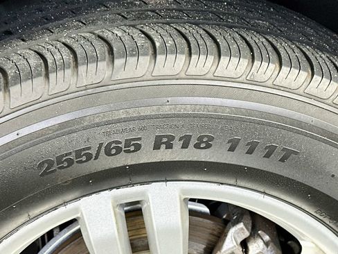 Used 2022 Ford Explorer XLT w/ Equipment Group 202A AWD/4WD image 32