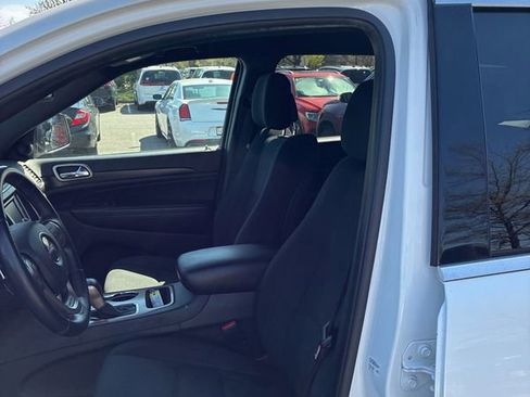 Used 2016 Jeep Grand Cherokee Laredo w/ Quick Order Package 23E RWD image 9