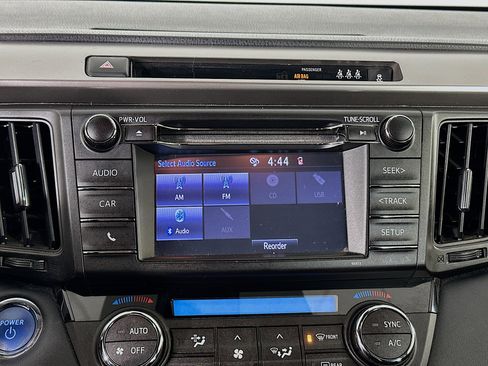 Used 2018 Toyota RAV4 LE image 19