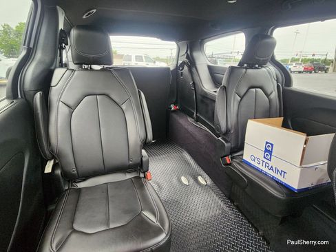 Used 2026 Chrysler Pacifica Select FWD image 5