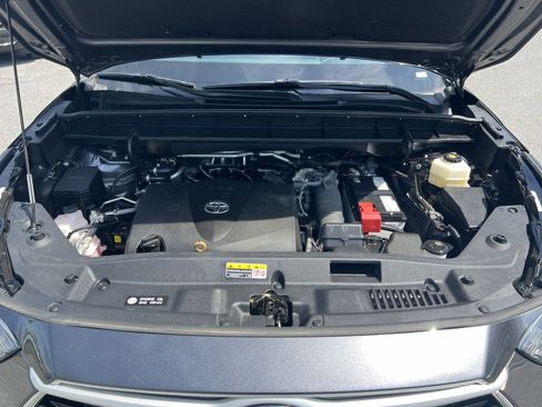 Used 2022 Toyota Highlander XLE image 36