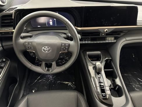 Used 2024 Toyota Crown AWD/4WD image 27