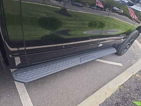 Used 2023 RAM 1500 Laramie AWD/4WD image 6