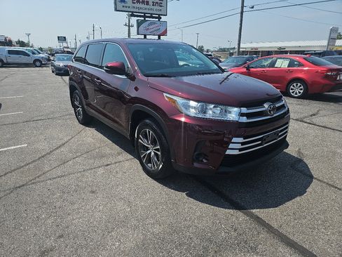 Used 2019 Toyota Highlander LE image 4