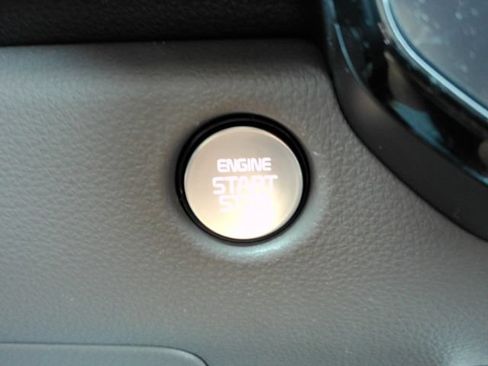 Used 2025 Kia Carnival FWD image 46