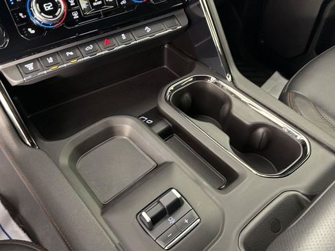 Used 2024 GMC Sierra 2500 AT4 w/ Technology Package AWD/4WD image 36
