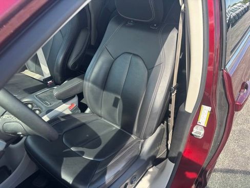 Used 2023 Chrysler Pacifica Touring-L FWD image 14