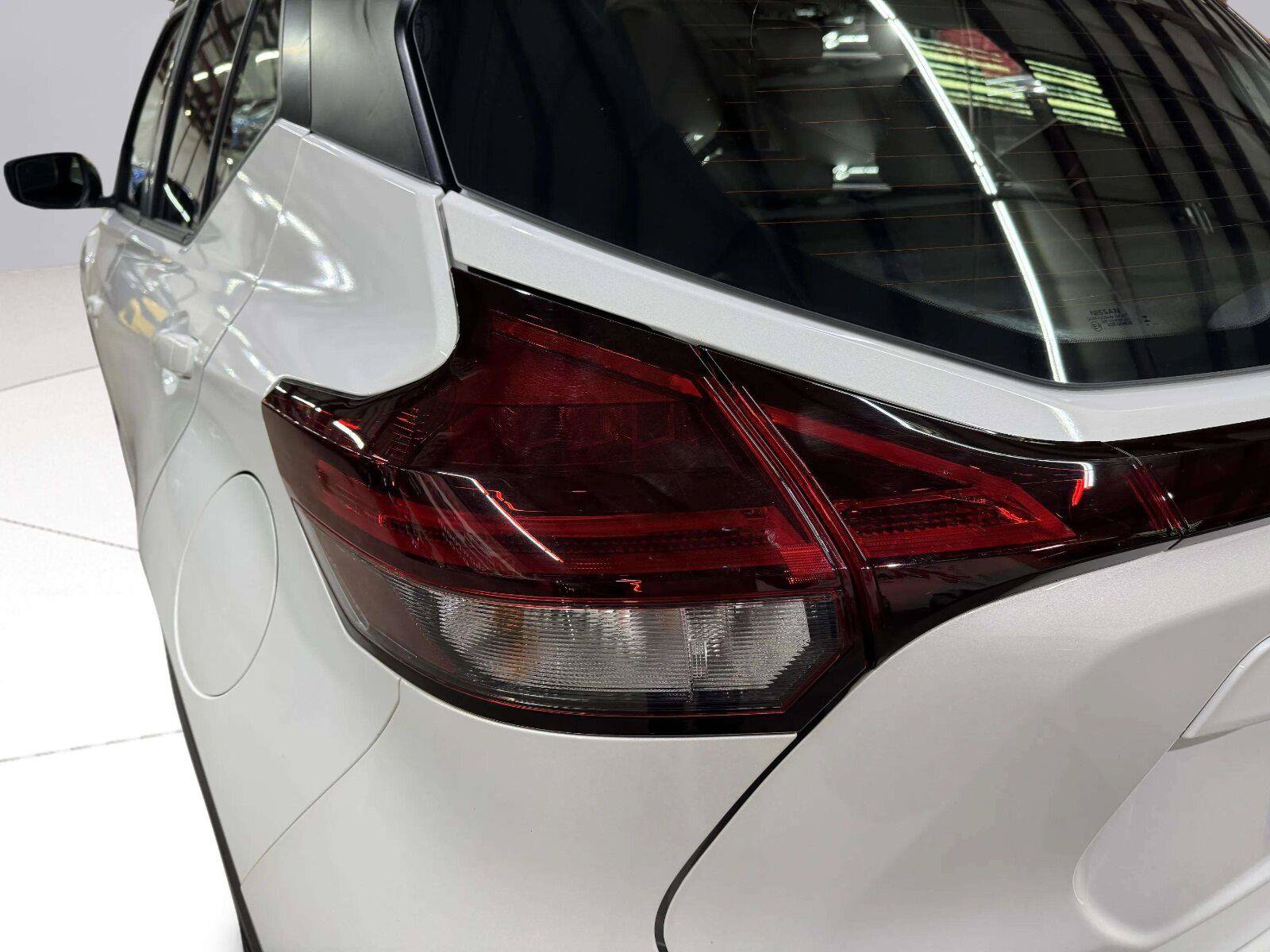 Used 2023 Nissan Kicks SR w/ SR Premium Package FWD image 13