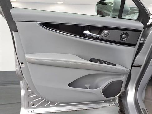 Used 2021 Lincoln Nautilus Reserve image 17